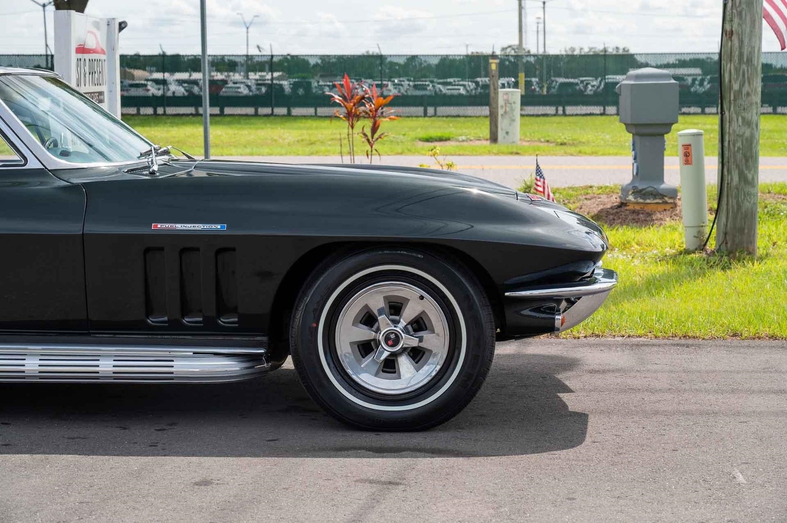 Chevrolet-Corvette-1965-2-Door-34