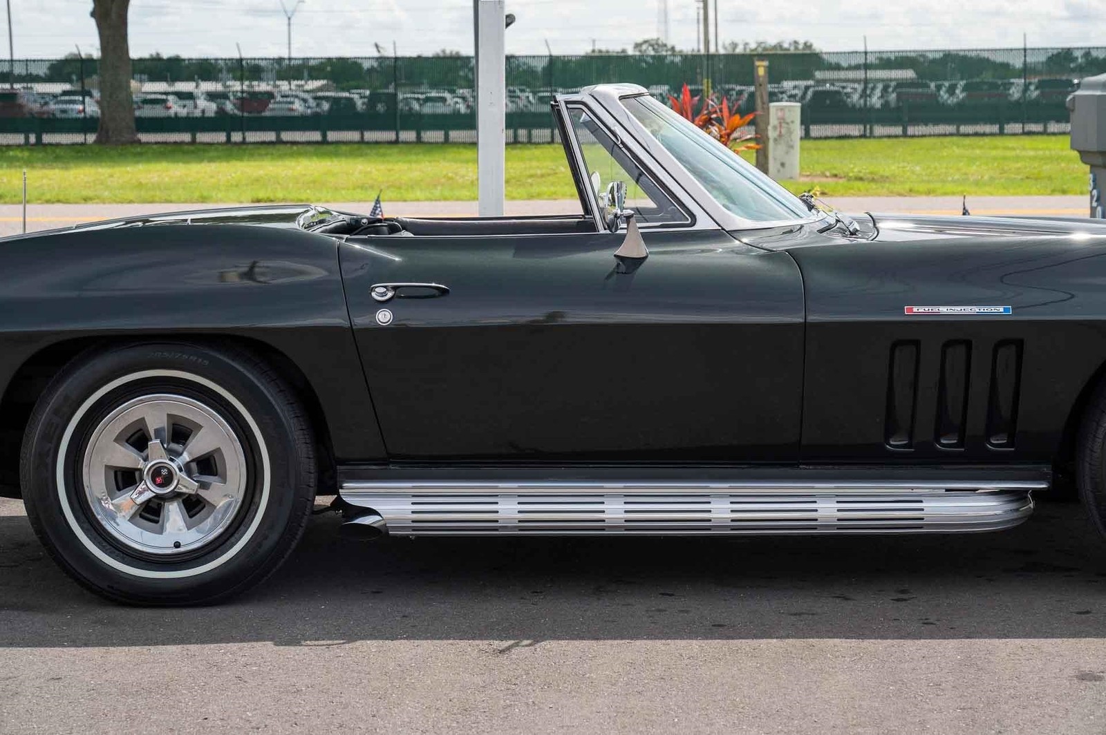 Chevrolet-Corvette-1965-2-Door-35