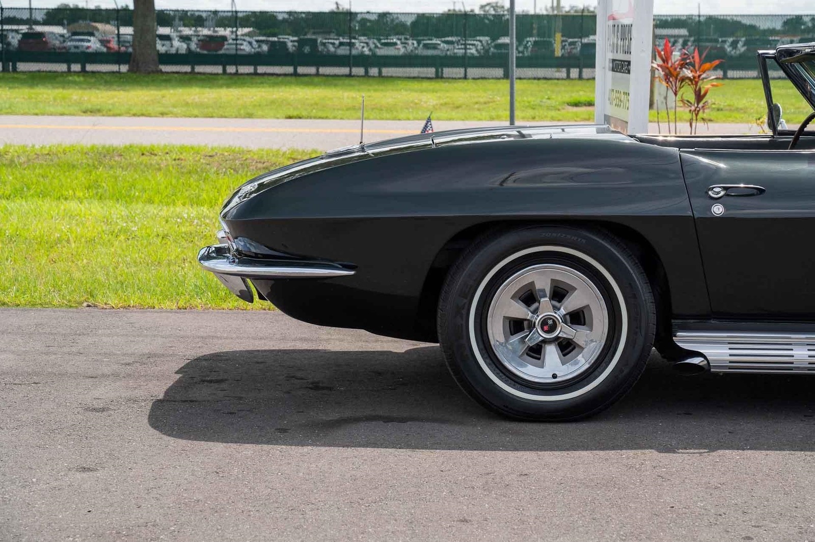 Chevrolet-Corvette-1965-2-Door-36