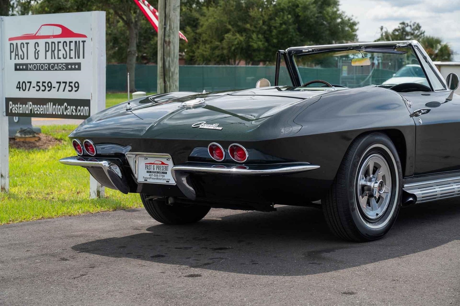 Chevrolet-Corvette-1965-2-Door-38
