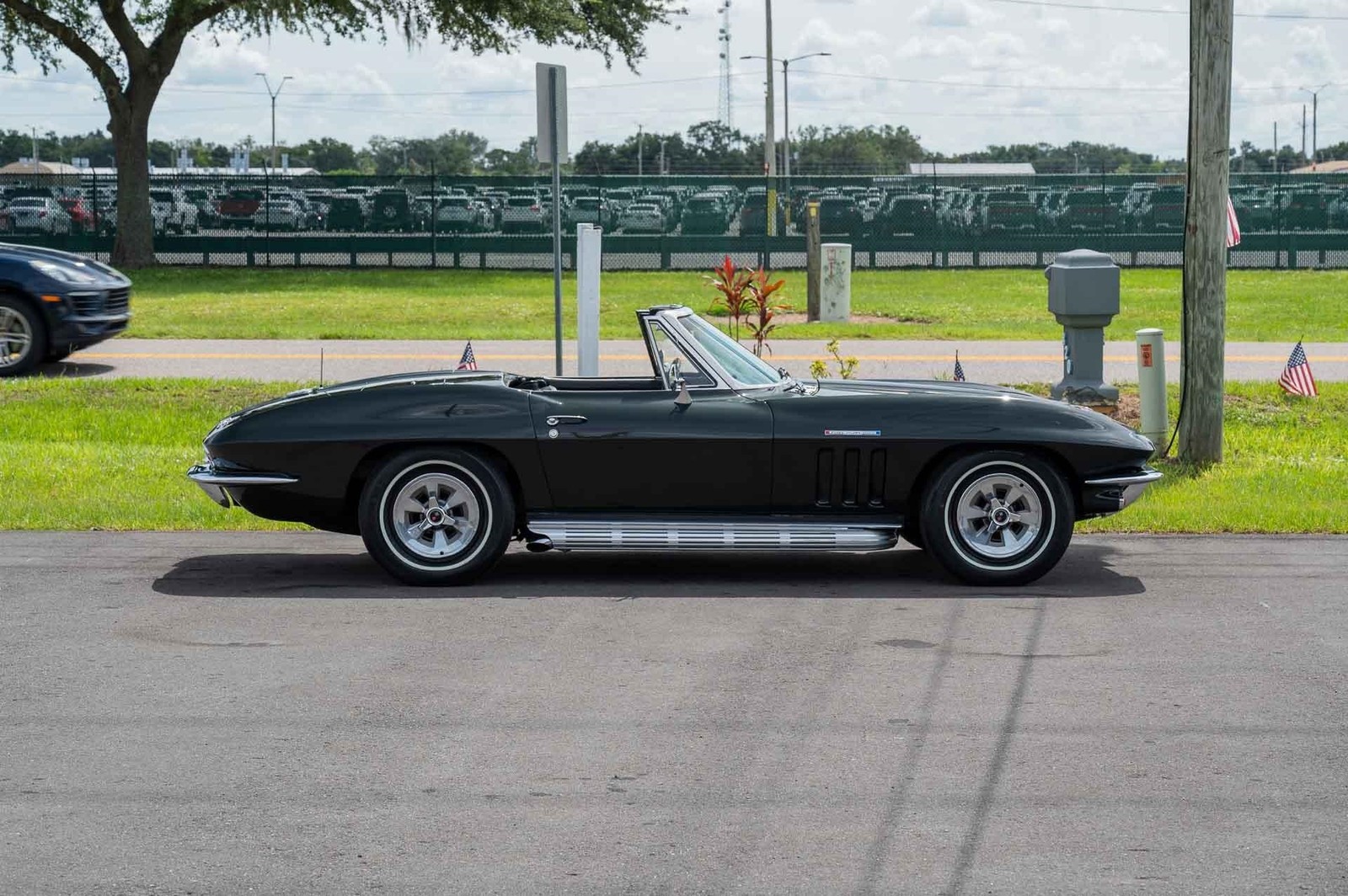 Chevrolet-Corvette-1965-2-Door-6