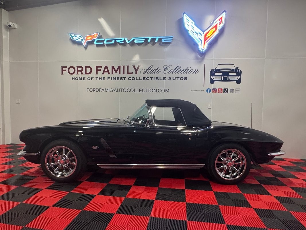 Chevrolet-Corvette-1965-Convertible-1