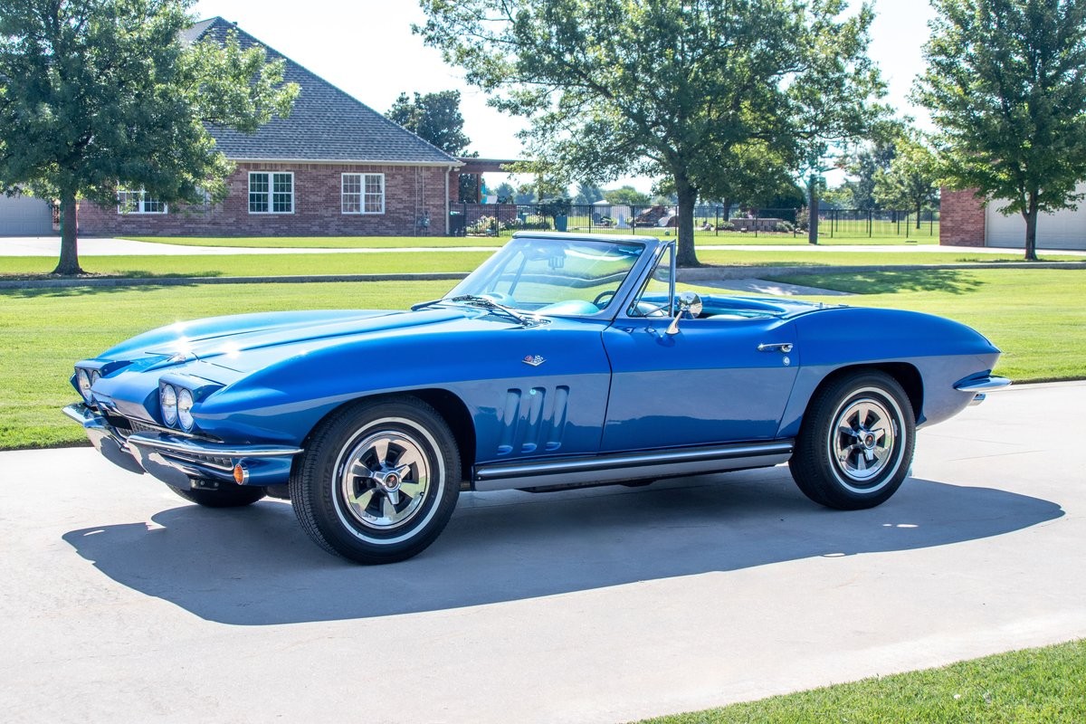 Chevrolet-Corvette-1965-Convertible-1
