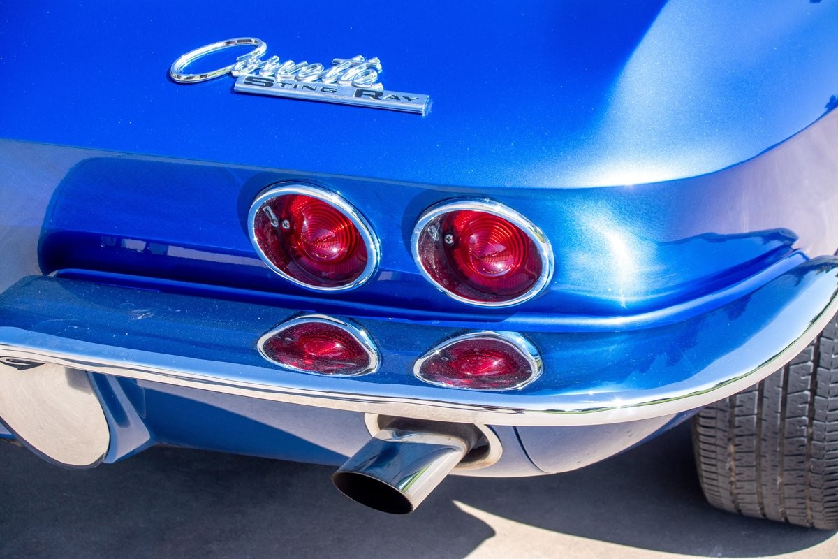 Chevrolet-Corvette-1965-Convertible-10