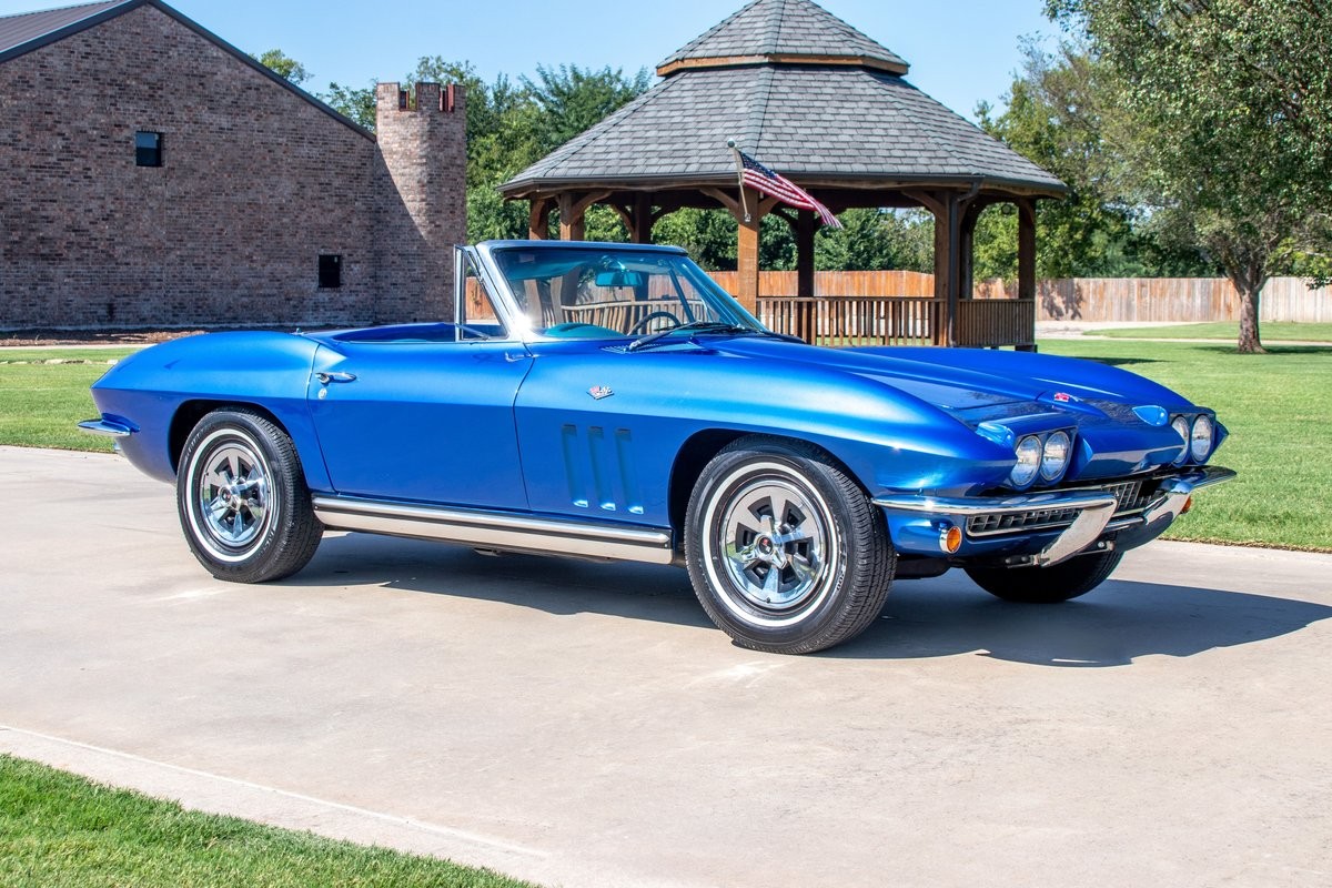 Chevrolet-Corvette-1965-Convertible-12