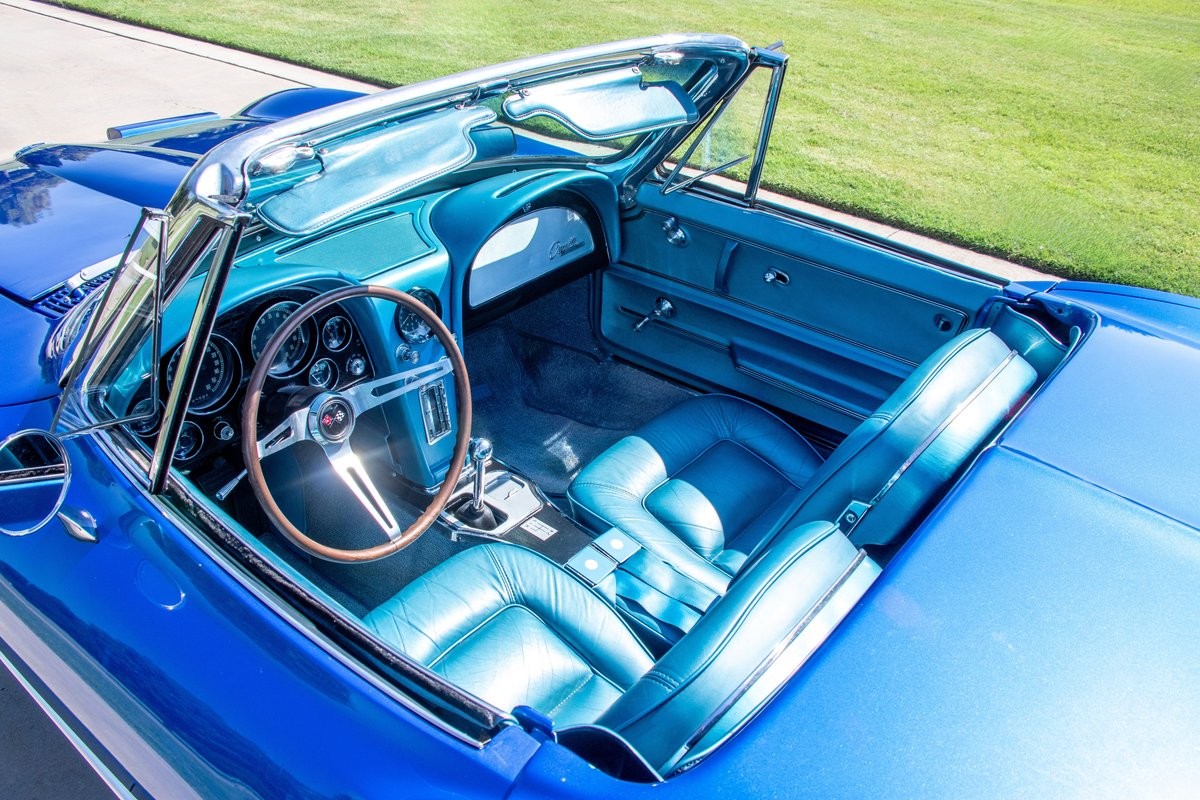 Chevrolet-Corvette-1965-Convertible-13