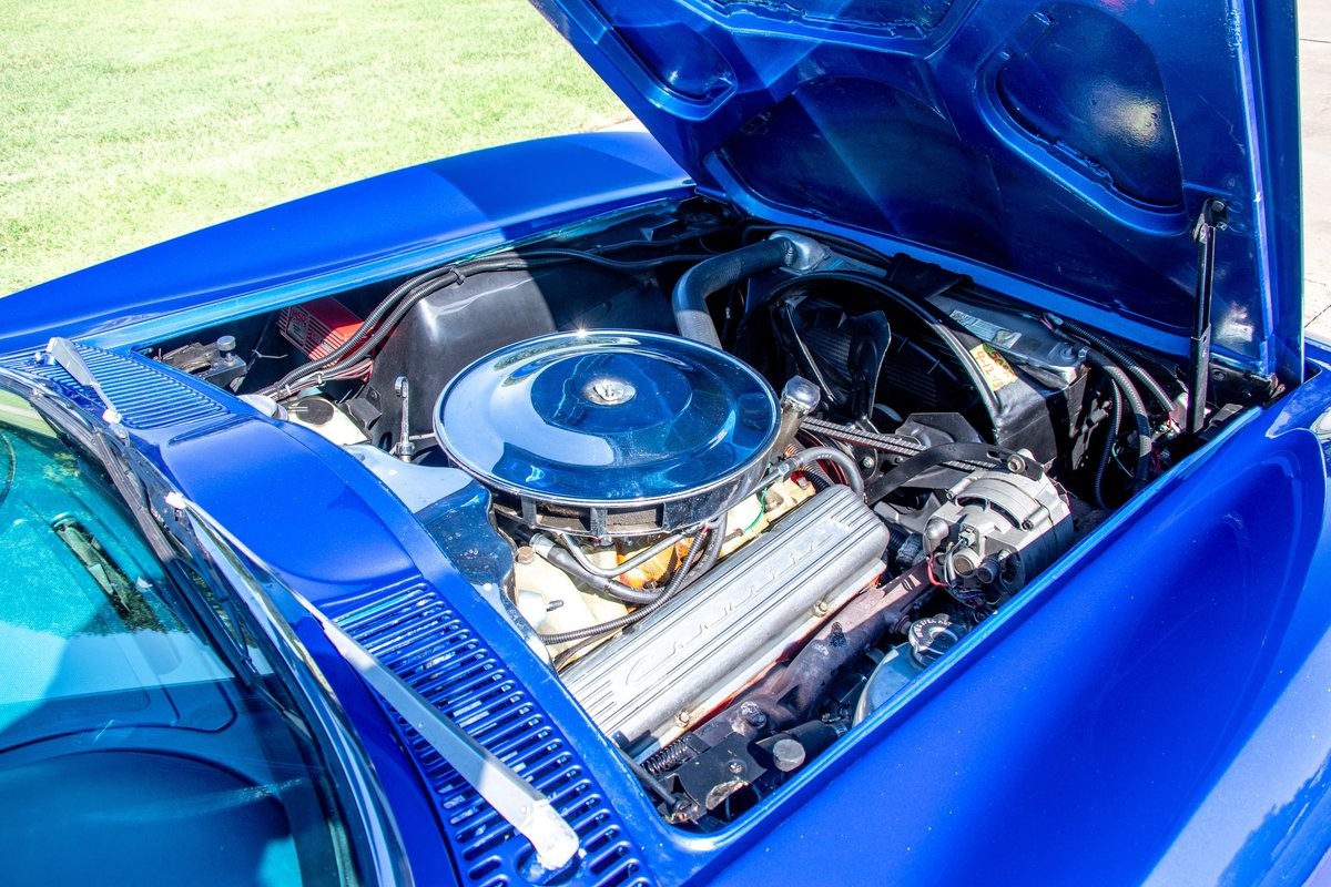 Chevrolet-Corvette-1965-Convertible-14
