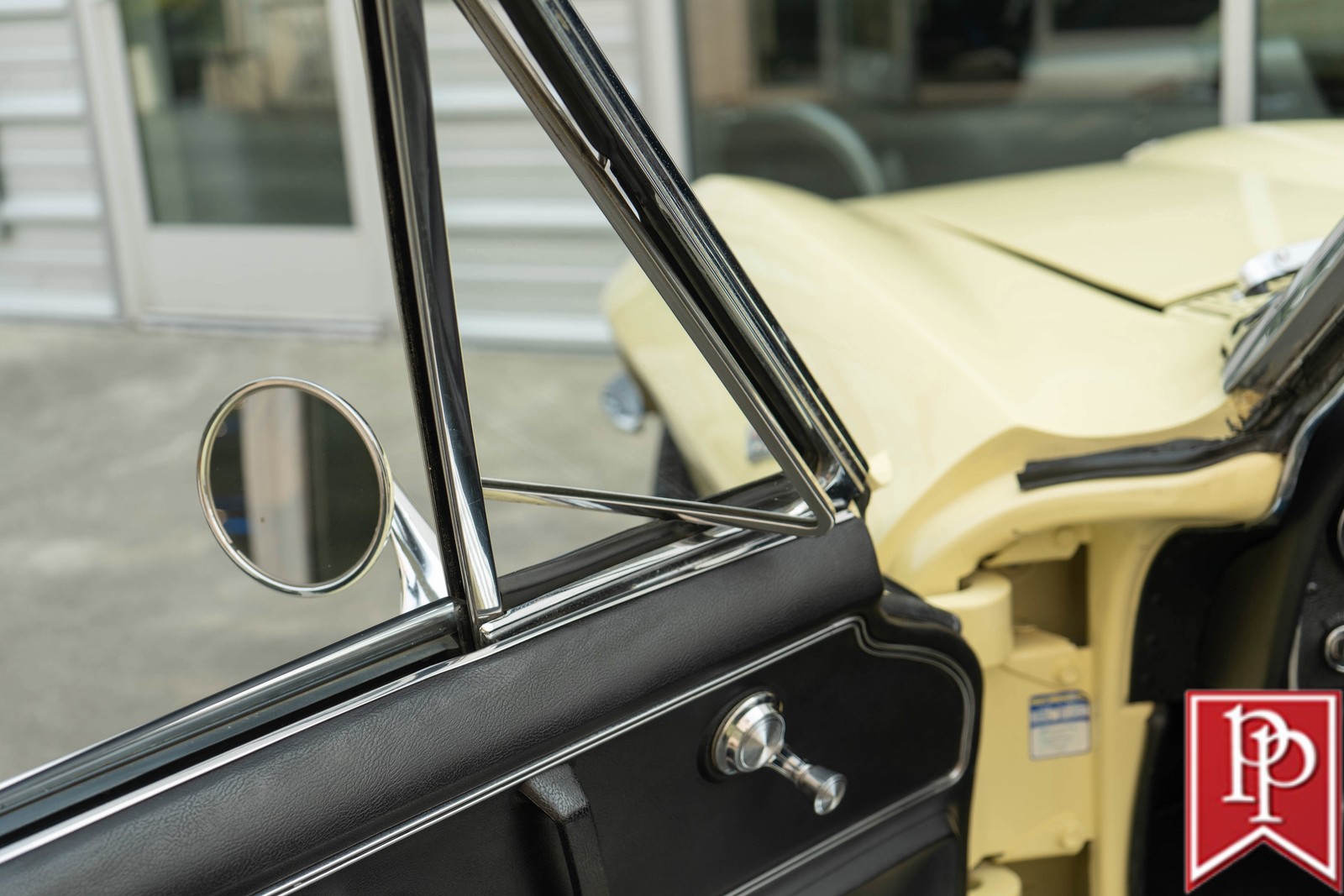 Chevrolet-Corvette-1965-Convertible-15