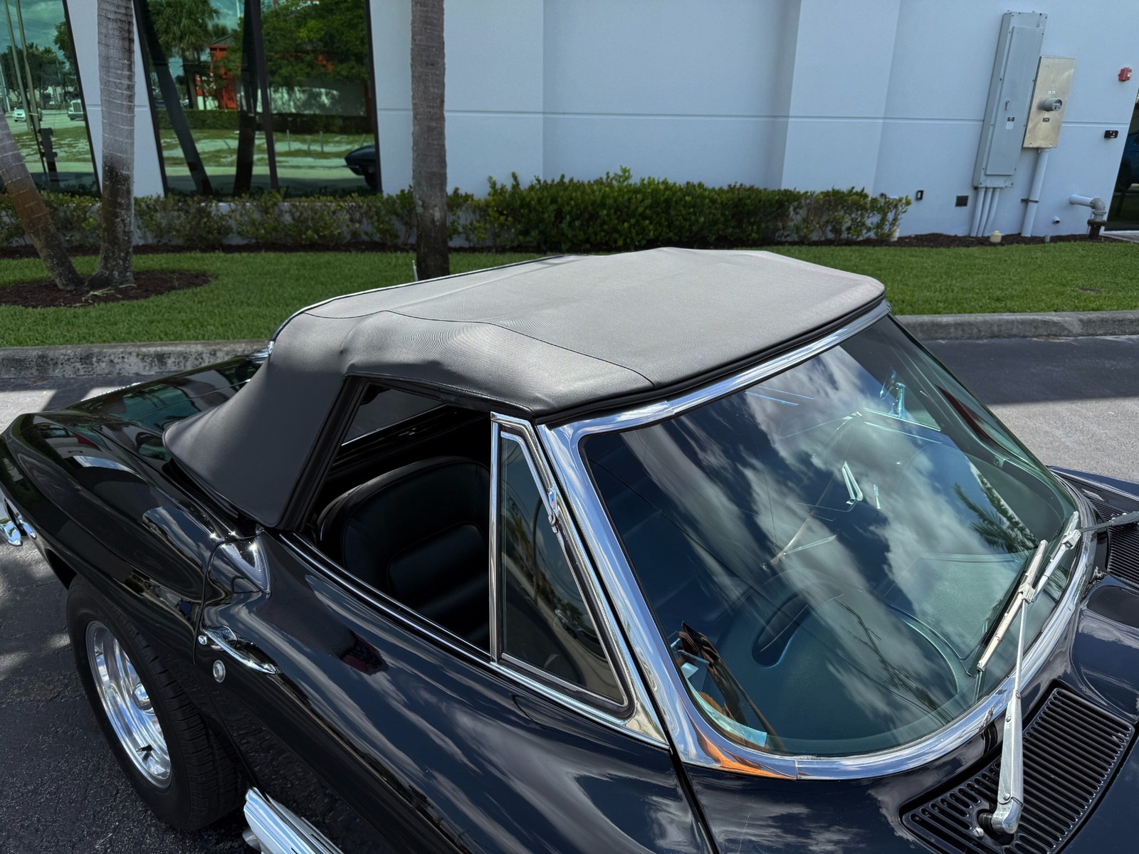 Chevrolet-Corvette-1965-Convertible-15