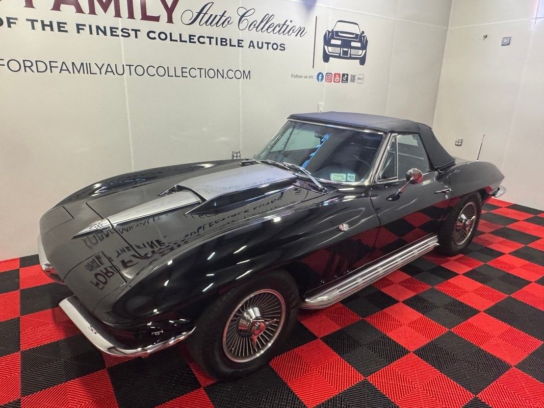 Chevrolet-Corvette-1965-Convertible-2