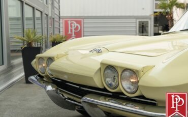 Chevrolet-Corvette-1965-Convertible-2
