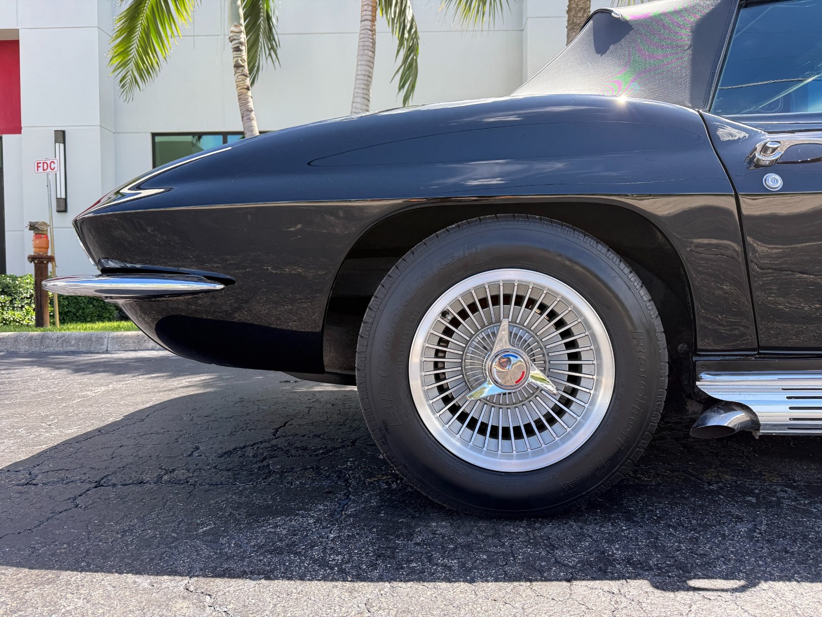 Chevrolet-Corvette-1965-Convertible-2