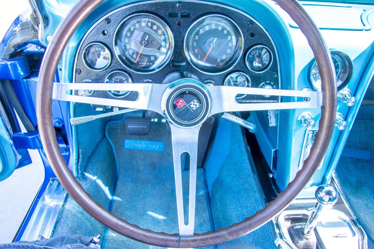 Chevrolet-Corvette-1965-Convertible-21