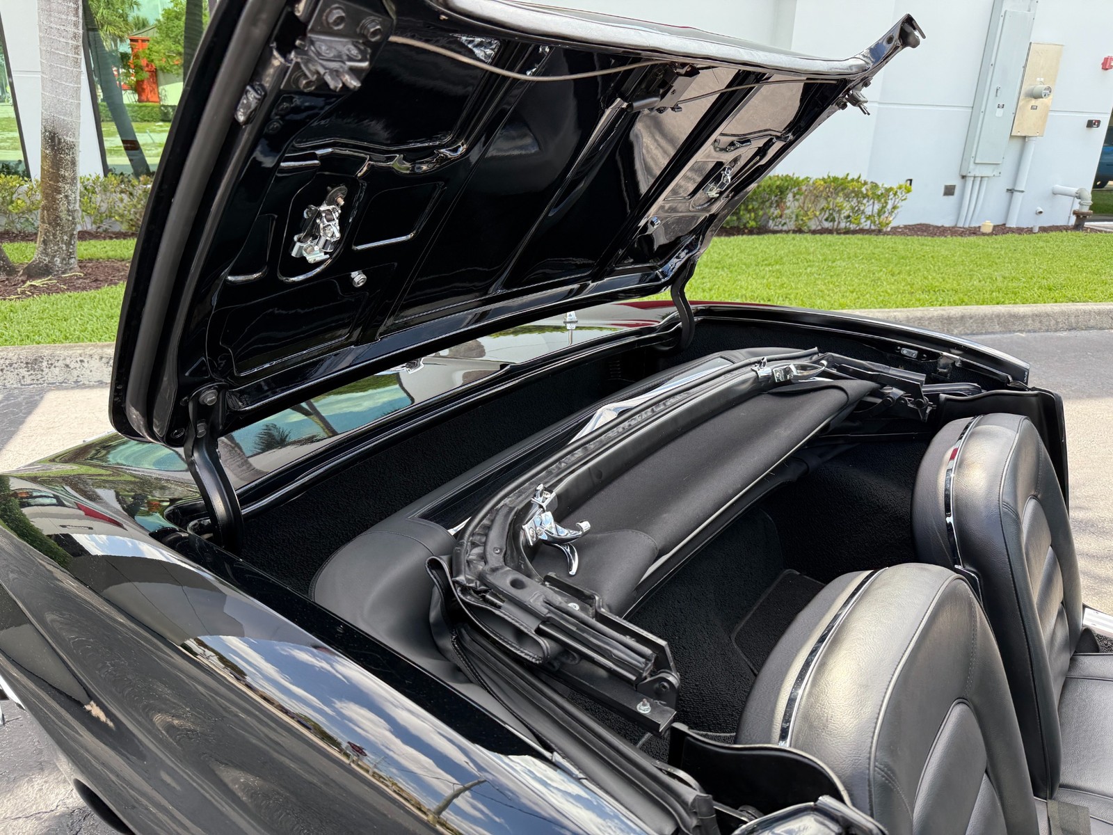 Chevrolet-Corvette-1965-Convertible-23
