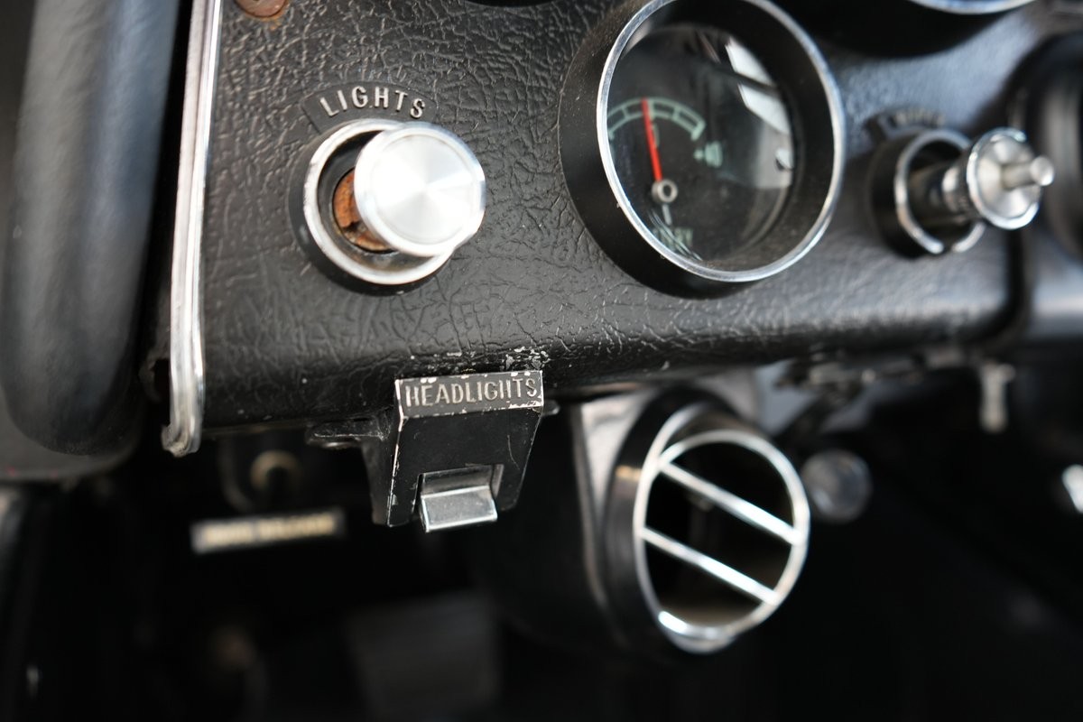 Chevrolet-Corvette-1965-Convertible-24
