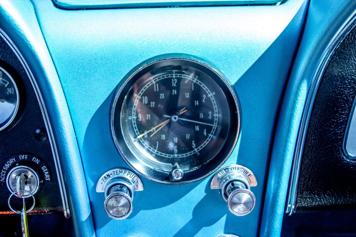 Chevrolet-Corvette-1965-Convertible-25