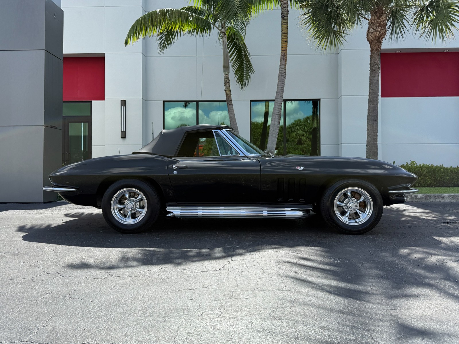 Chevrolet-Corvette-1965-Convertible-25