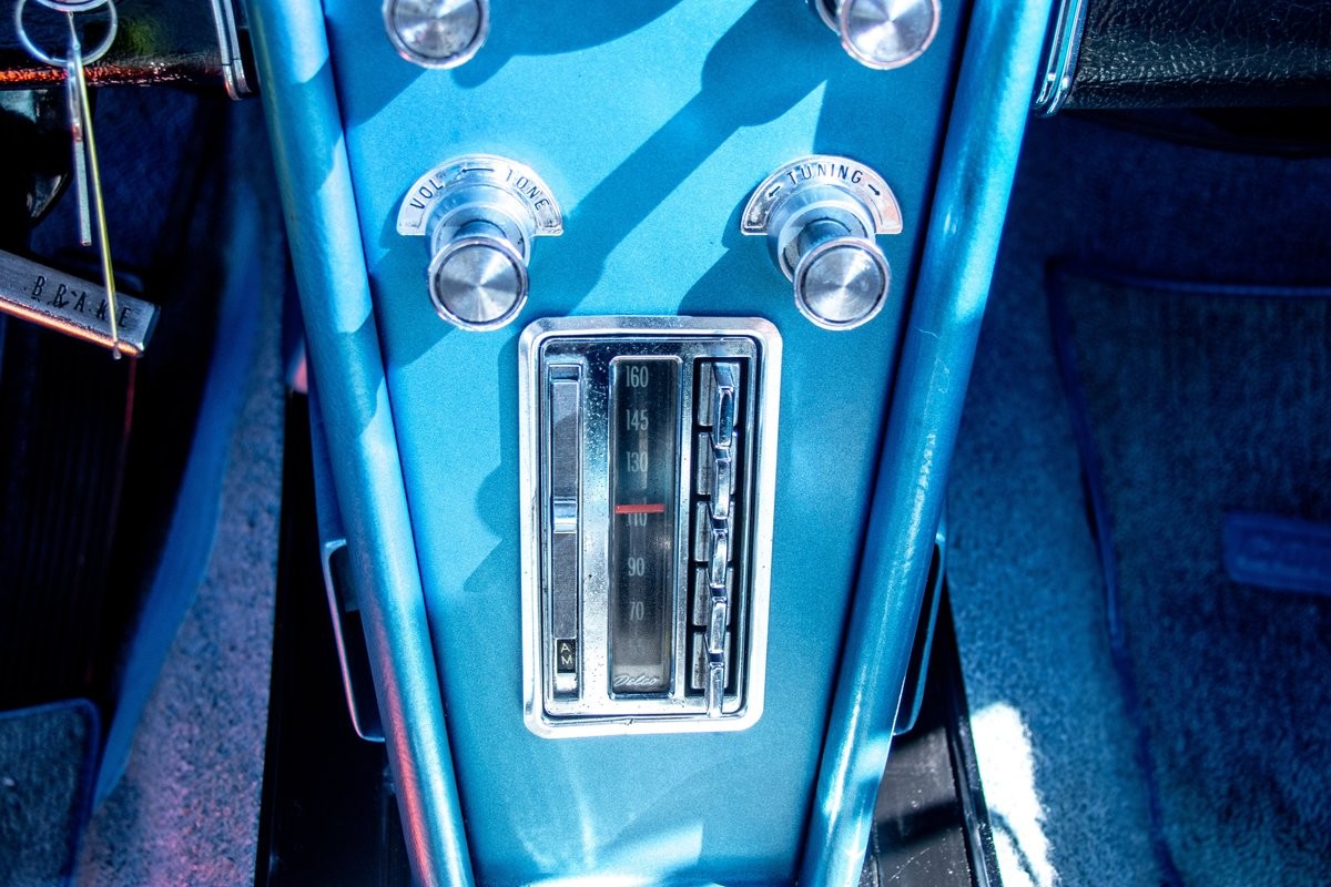 Chevrolet-Corvette-1965-Convertible-26