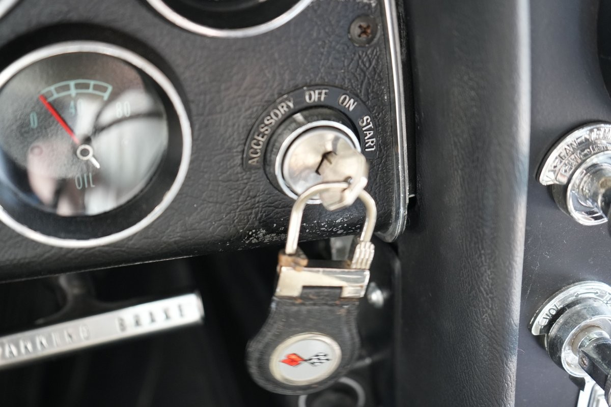 Chevrolet-Corvette-1965-Convertible-28
