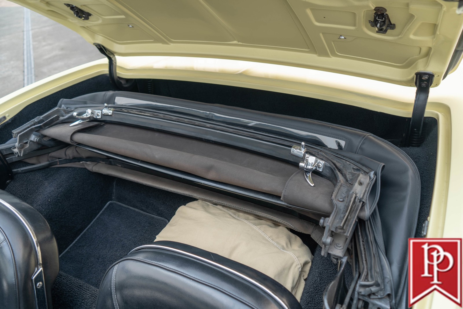 Chevrolet-Corvette-1965-Convertible-29