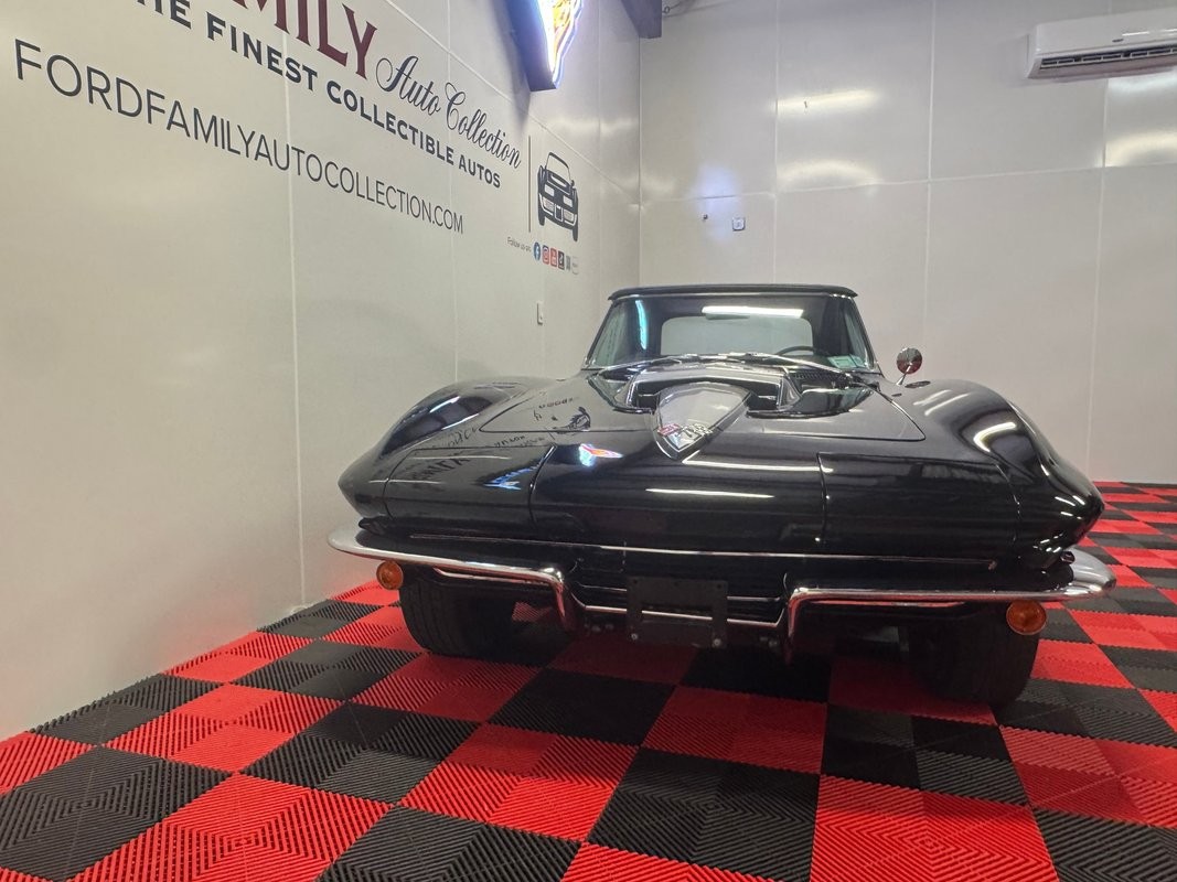 Chevrolet-Corvette-1965-Convertible-3