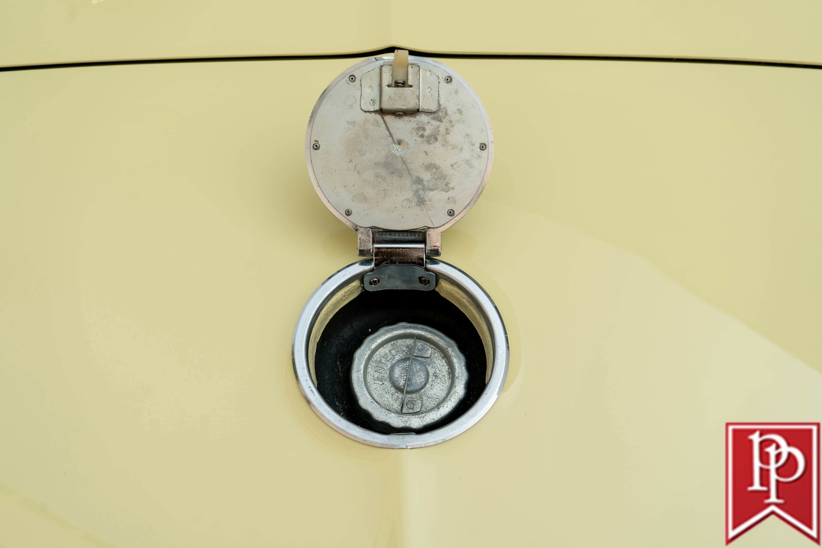 Chevrolet-Corvette-1965-Convertible-30