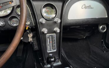 Chevrolet-Corvette-1965-Convertible-35