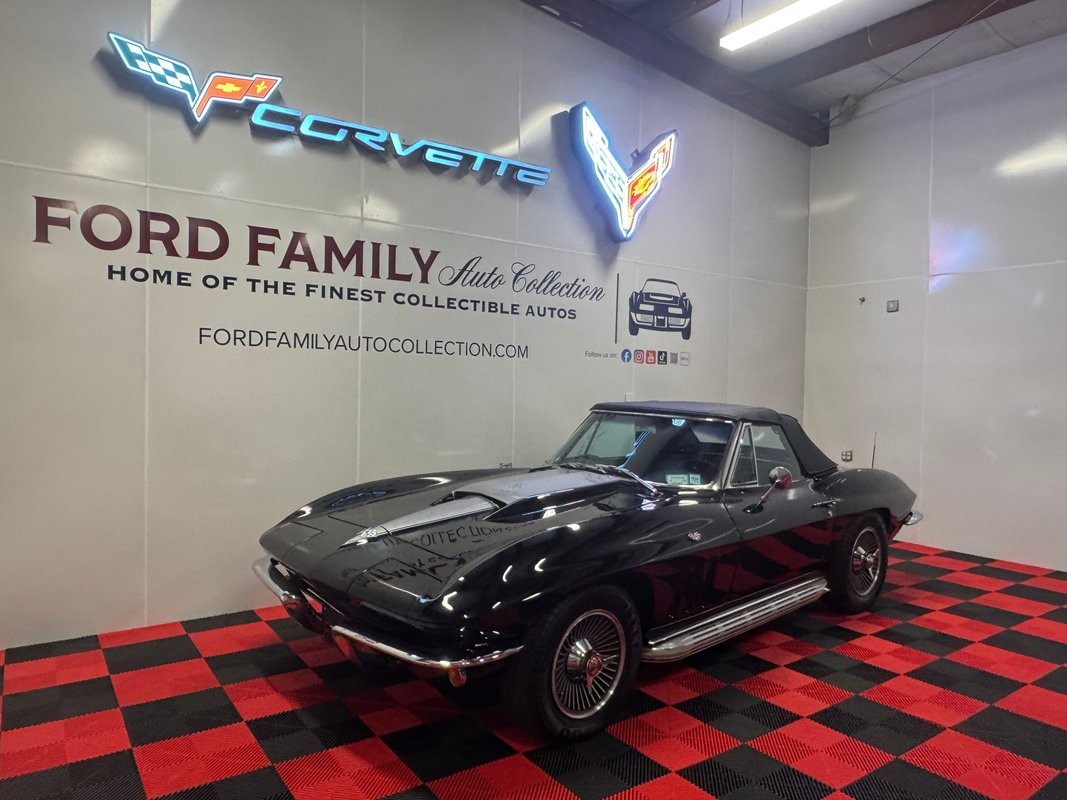 Chevrolet-Corvette-1965-Convertible-4