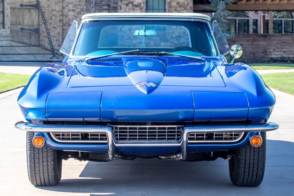 Chevrolet-Corvette-1965-Convertible-4