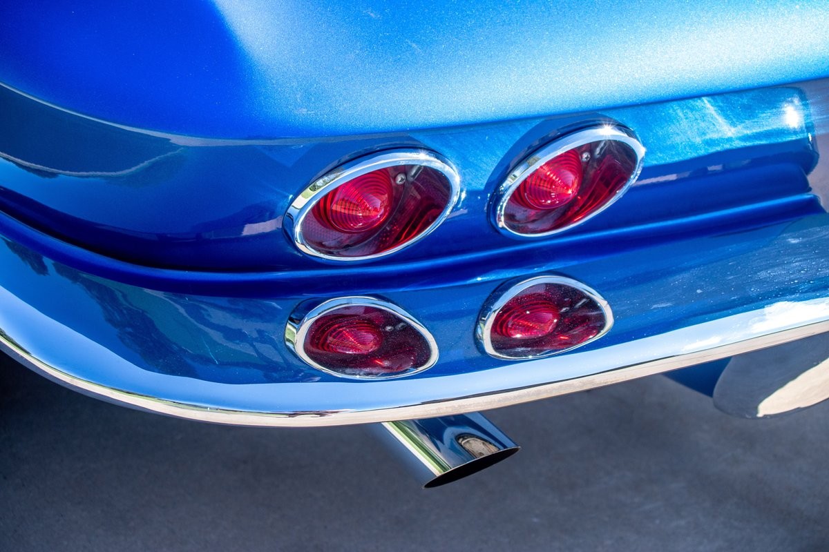 Chevrolet-Corvette-1965-Convertible-9