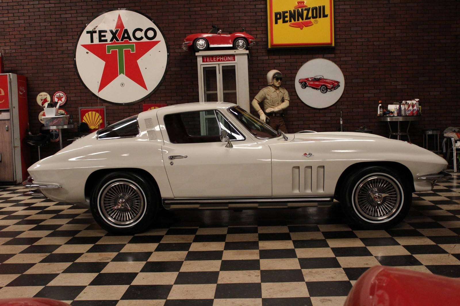 Chevrolet-Corvette-1965-Coupe-12