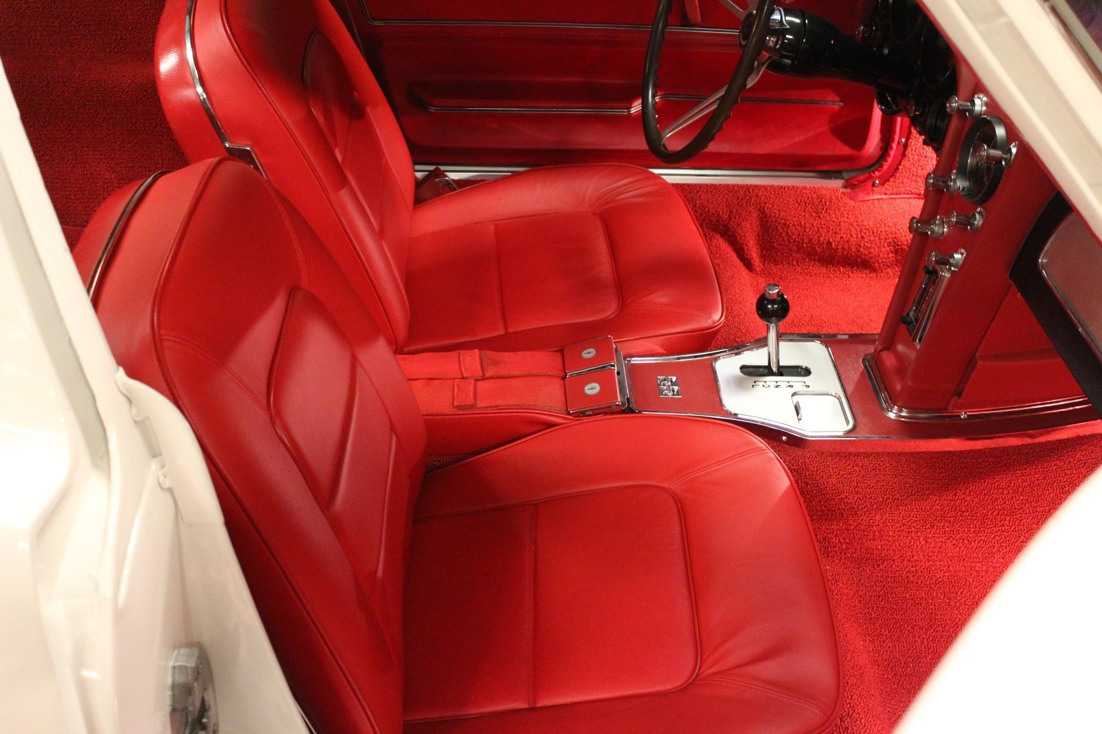 Chevrolet-Corvette-1965-Coupe-13