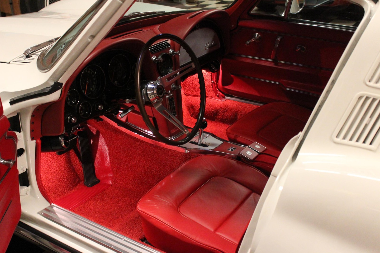 Chevrolet-Corvette-1965-Coupe-14