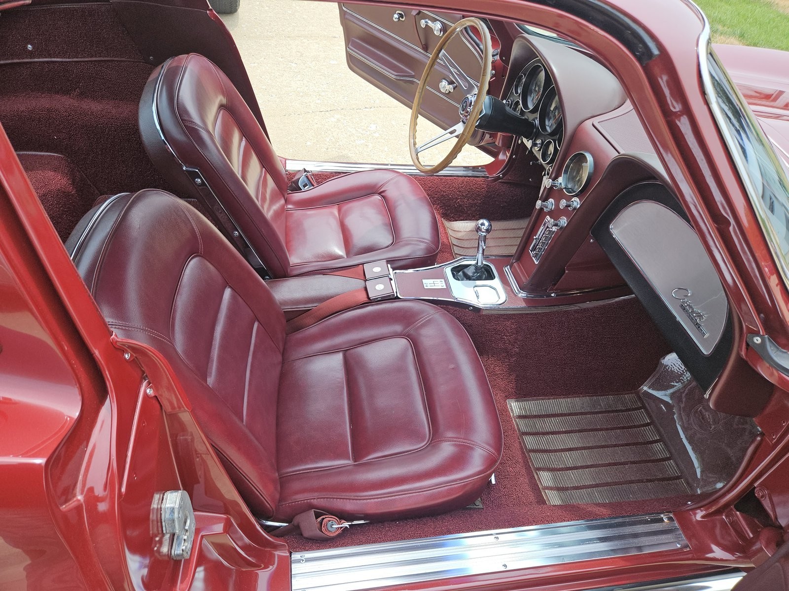 Chevrolet-Corvette-1965-Coupe-15