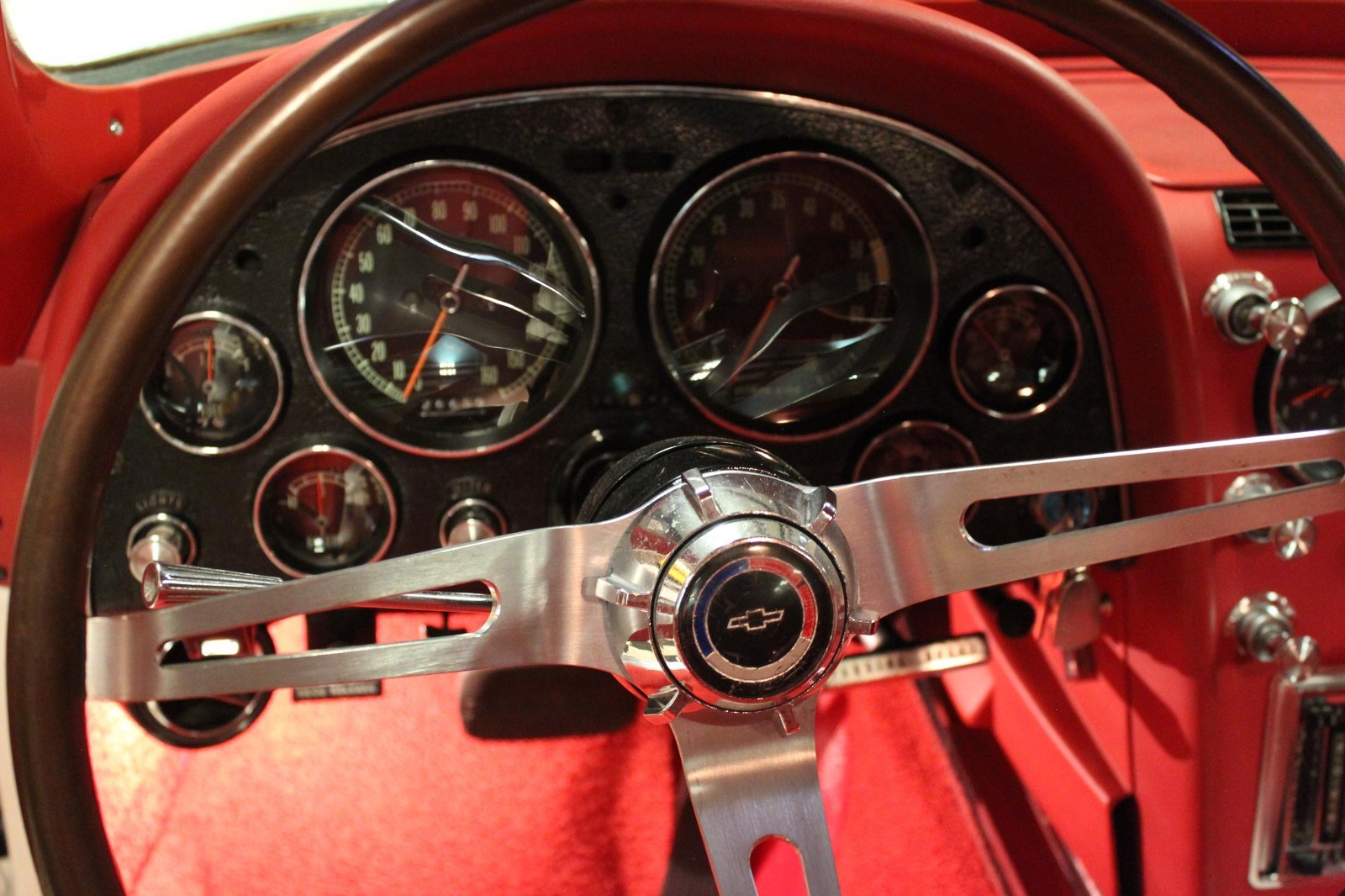 Chevrolet-Corvette-1965-Coupe-16