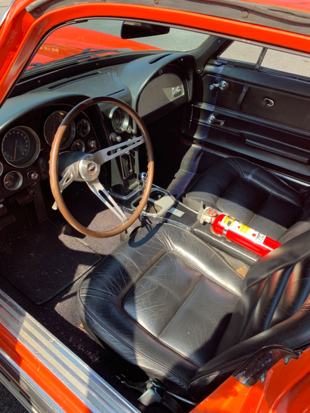 Chevrolet-Corvette-1965-Coupe-2