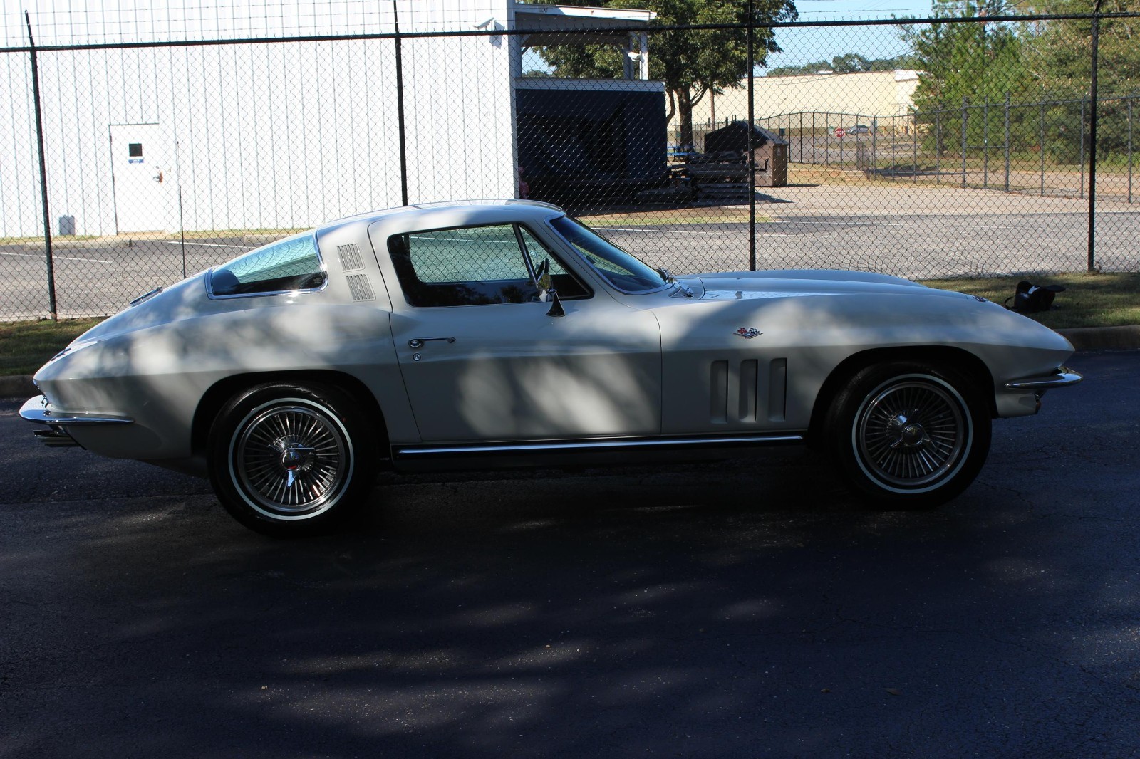 Chevrolet-Corvette-1965-Coupe-3