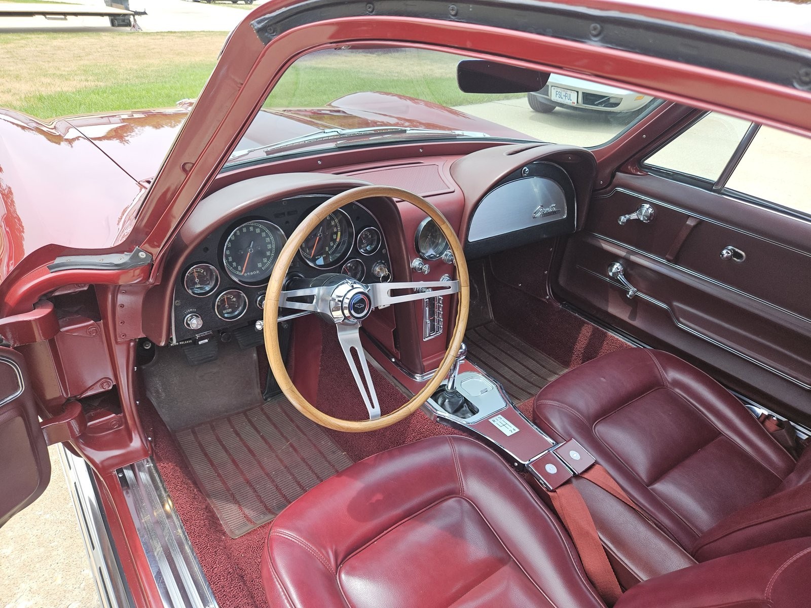 Chevrolet-Corvette-1965-Coupe-34