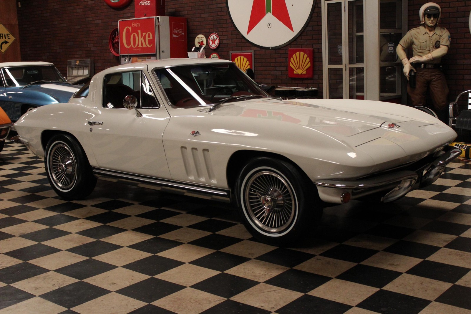 Chevrolet-Corvette-1965-Coupe-6