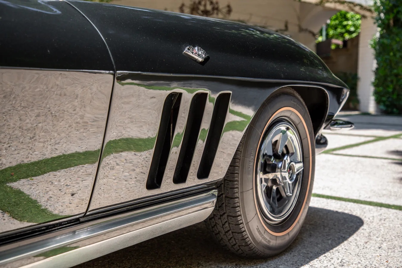 Chevrolet-Corvette-1965-Glen-Green-Saddle-10