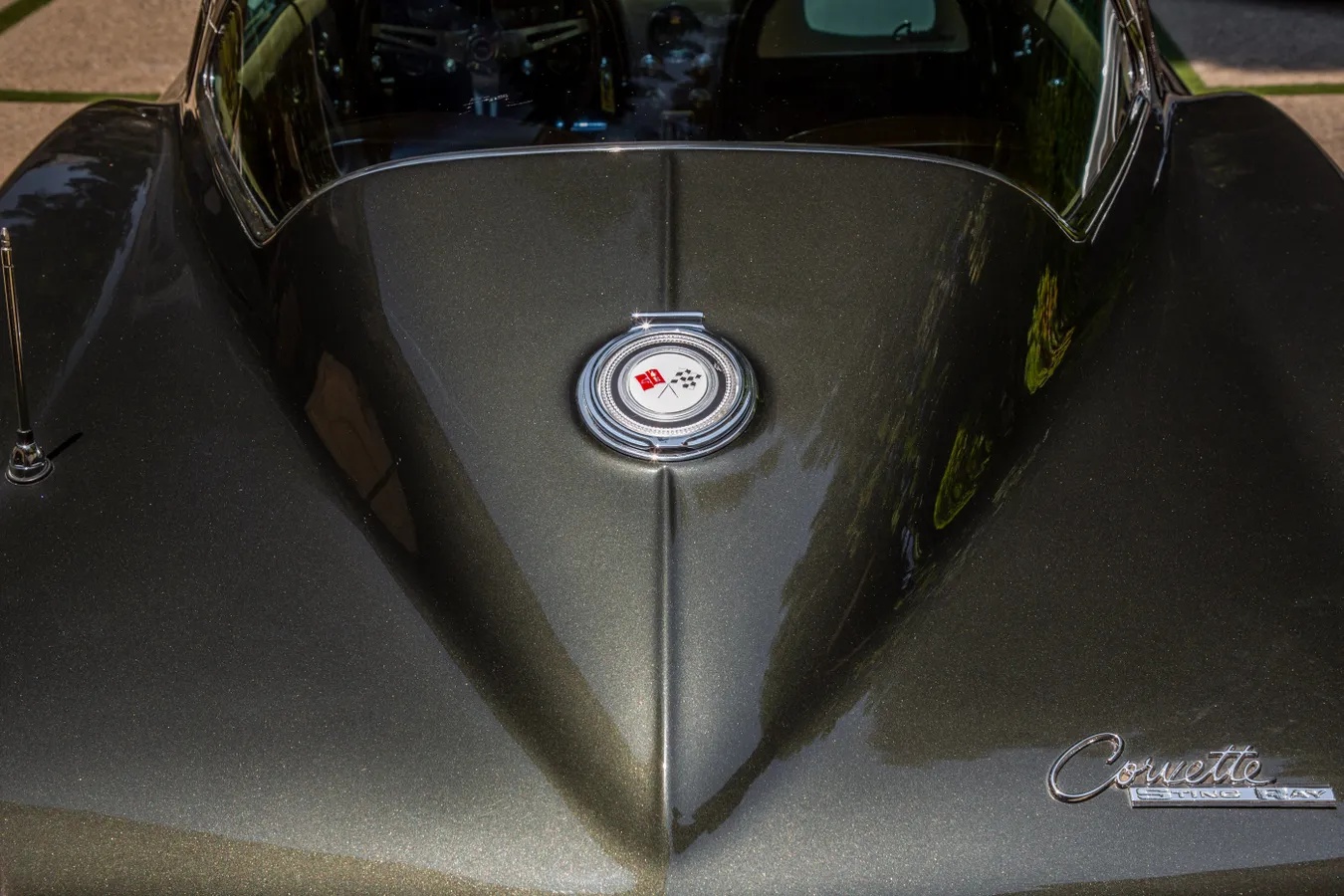 Chevrolet-Corvette-1965-Glen-Green-Saddle-11