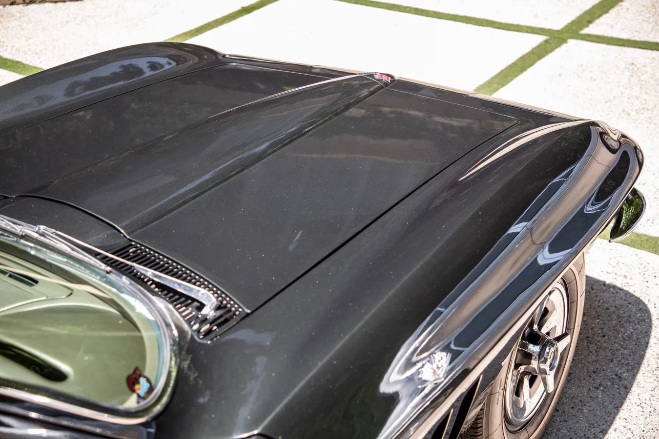 Chevrolet-Corvette-1965-Glen-Green-Saddle-12