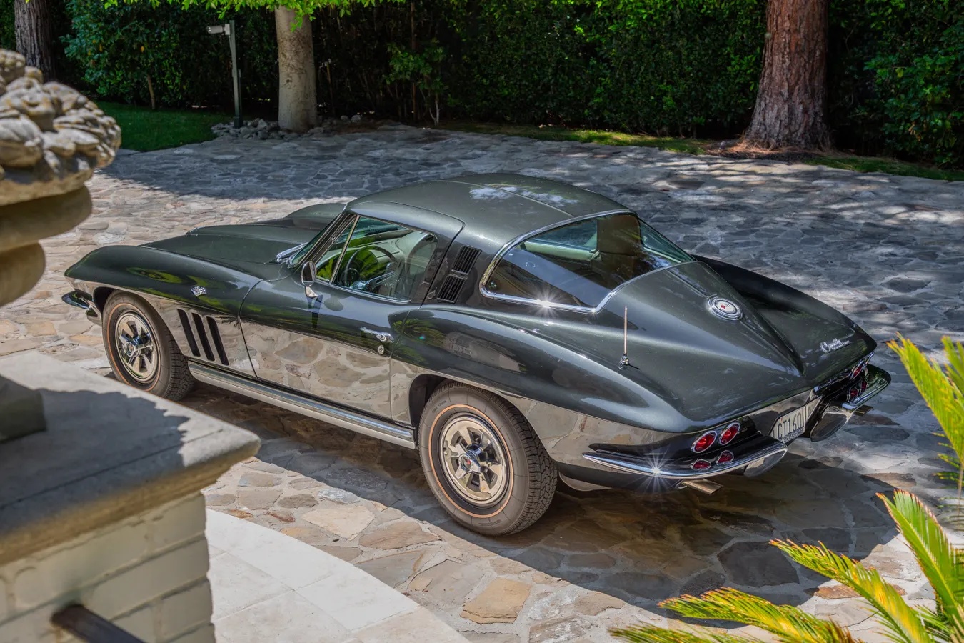 Chevrolet-Corvette-1965-Glen-Green-Saddle-13