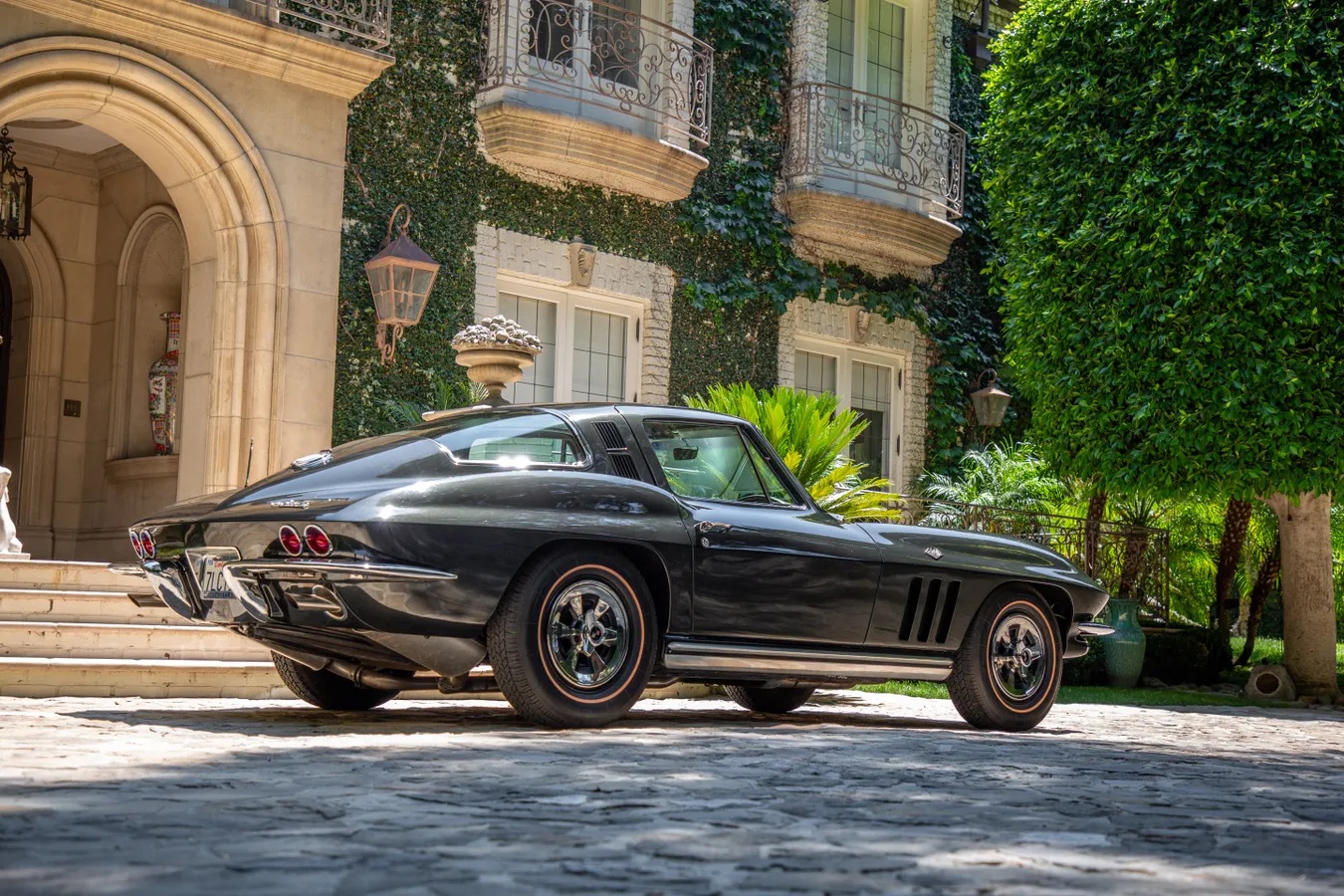 Chevrolet-Corvette-1965-Glen-Green-Saddle-17