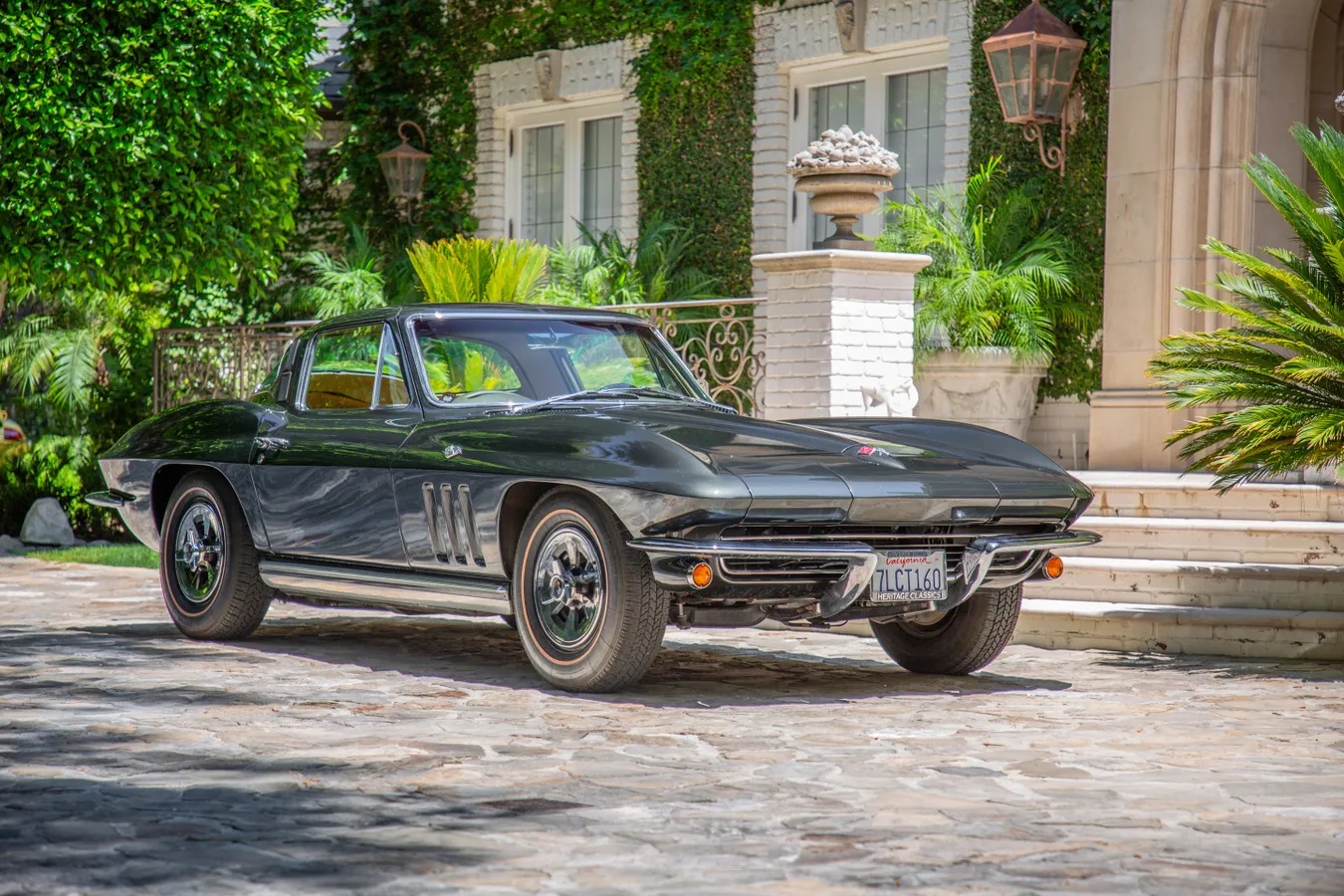 Chevrolet-Corvette-1965-Glen-Green-Saddle-18