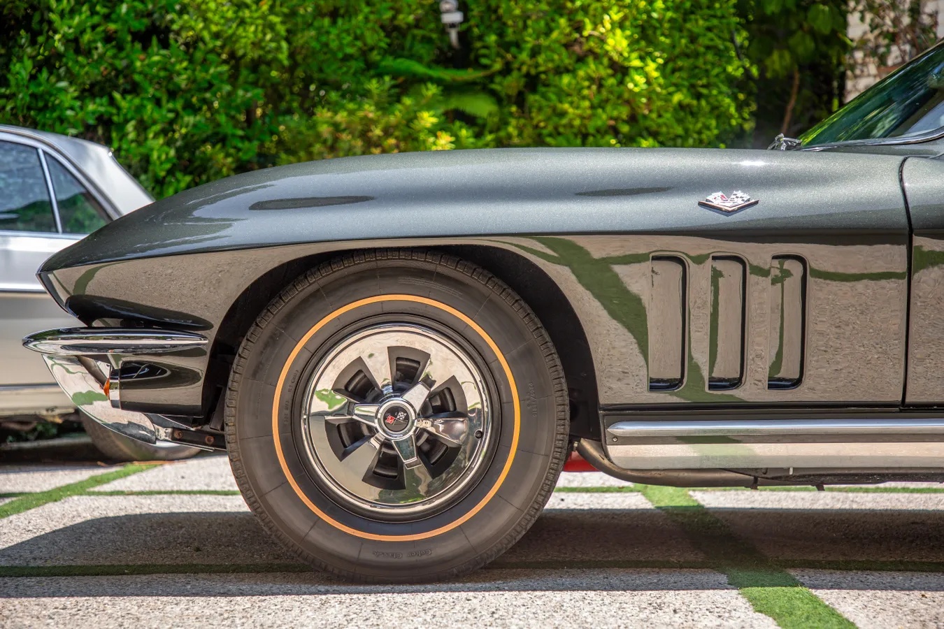 Chevrolet-Corvette-1965-Glen-Green-Saddle-2