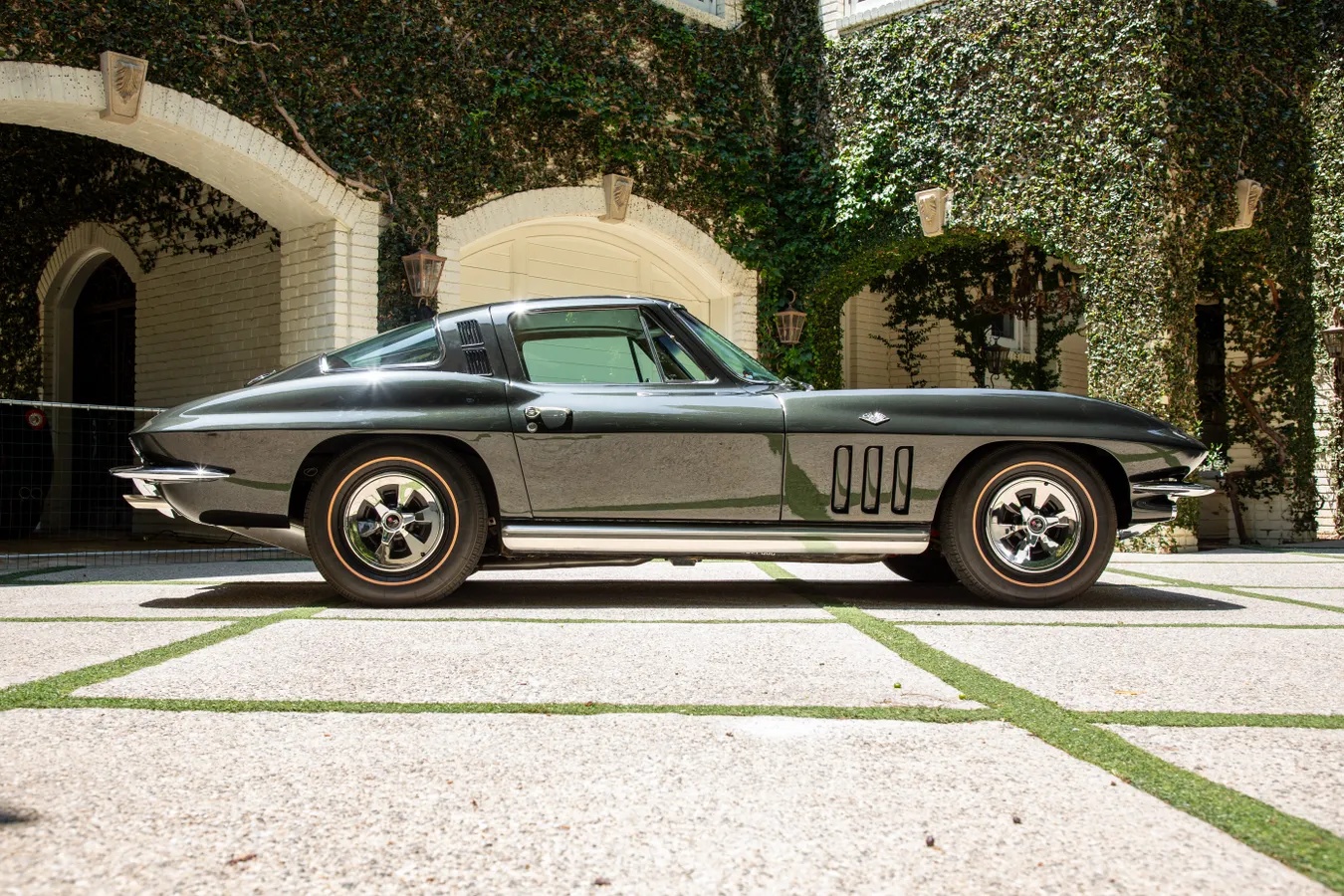 Chevrolet-Corvette-1965-Glen-Green-Saddle-5