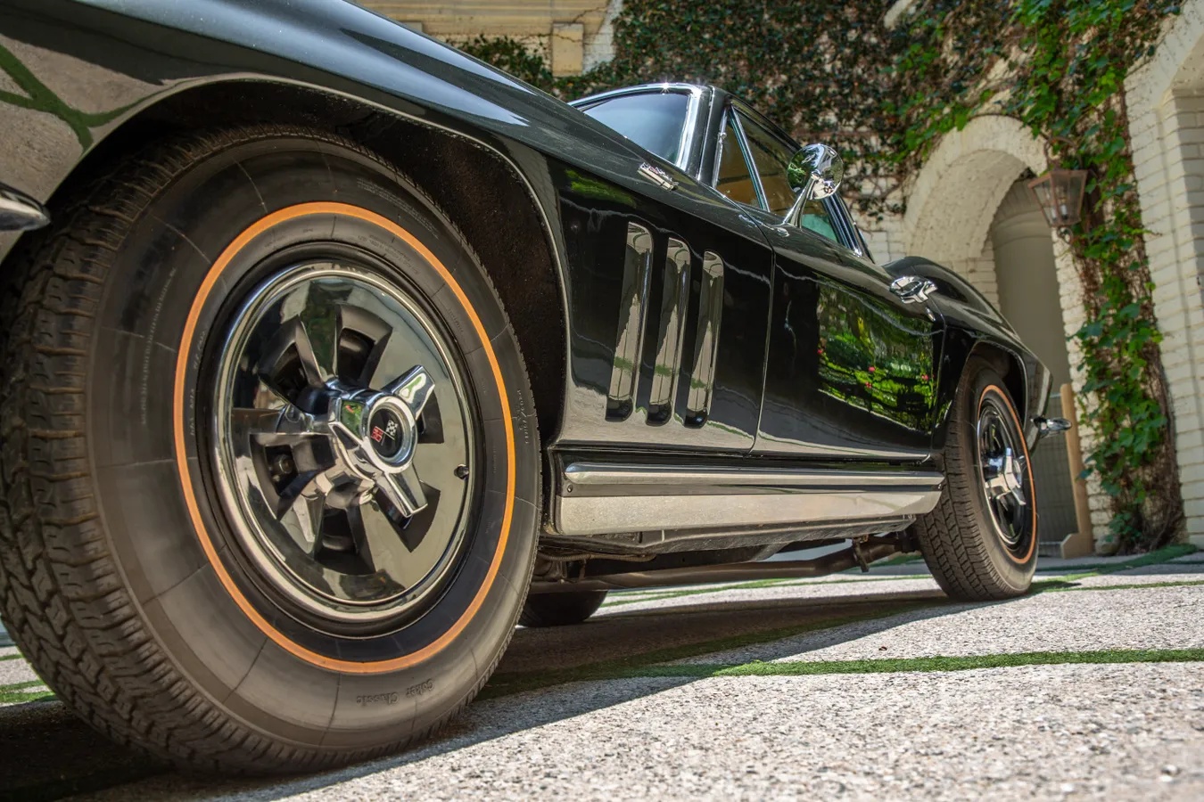 Chevrolet-Corvette-1965-Glen-Green-Saddle-6