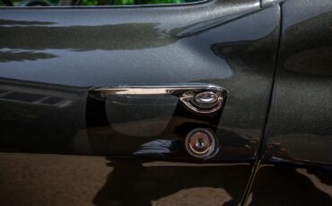 Chevrolet-Corvette-1965-Glen-Green-Saddle-7