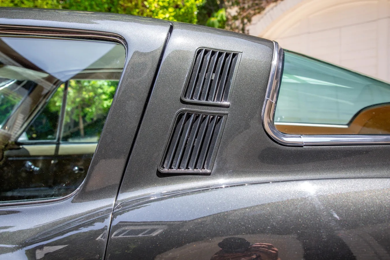 Chevrolet-Corvette-1965-Glen-Green-Saddle-8